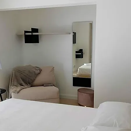 Bed & Breakfast 102
