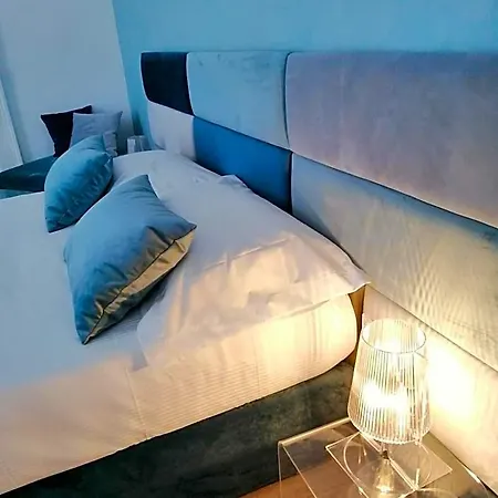 102 Bed & Breakfast 4*