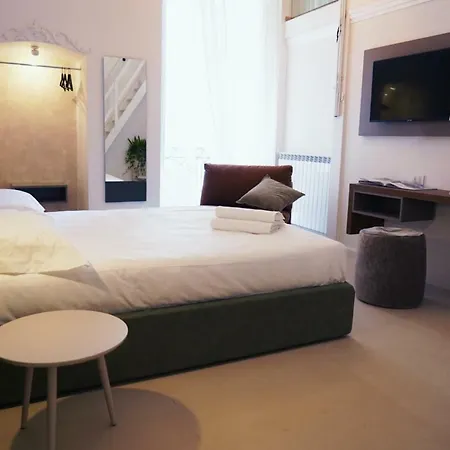 ベッド・アンド・ブレックファスト 102